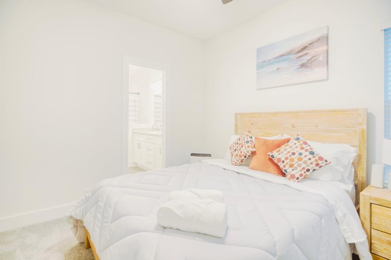 Few Steps To Ocean-4 Beach Cruisers & Free Parking & Private Backyard Jacksonville Beach Eksteriør bilde