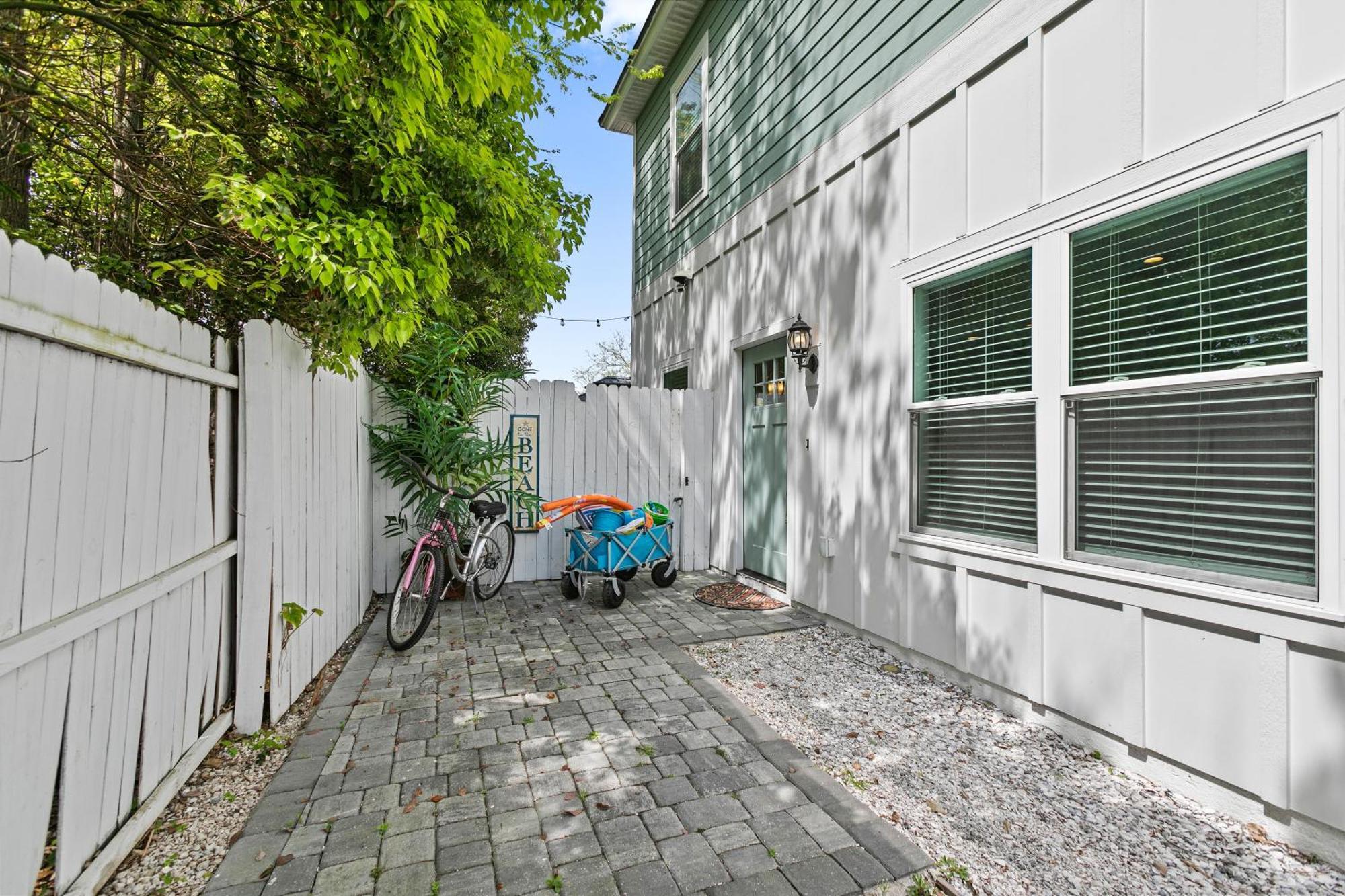 Few Steps To Ocean-4 Beach Cruisers & Free Parking & Private Backyard Jacksonville Beach Eksteriør bilde